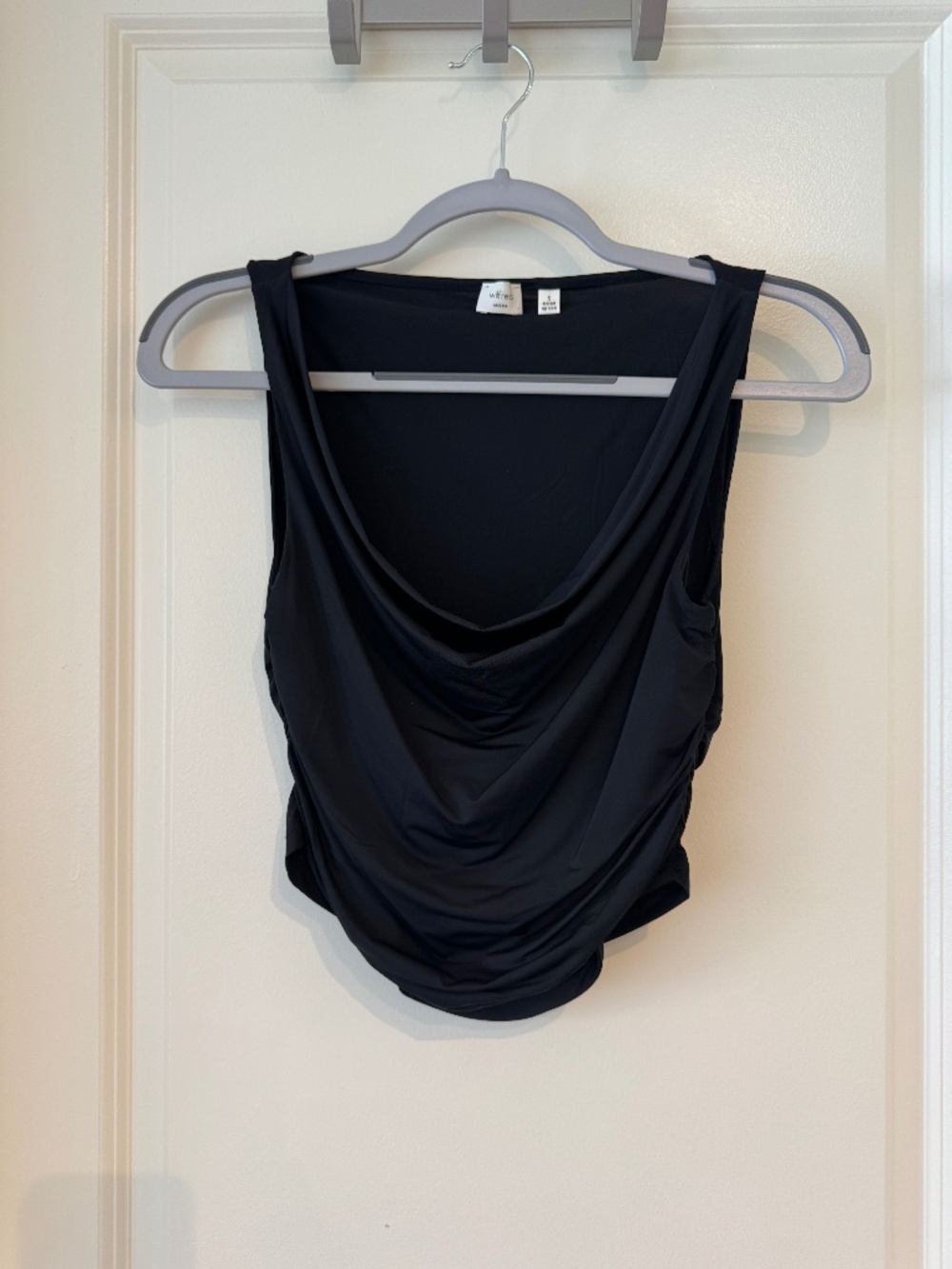 Aritzia Black Crop Top; Size: Small